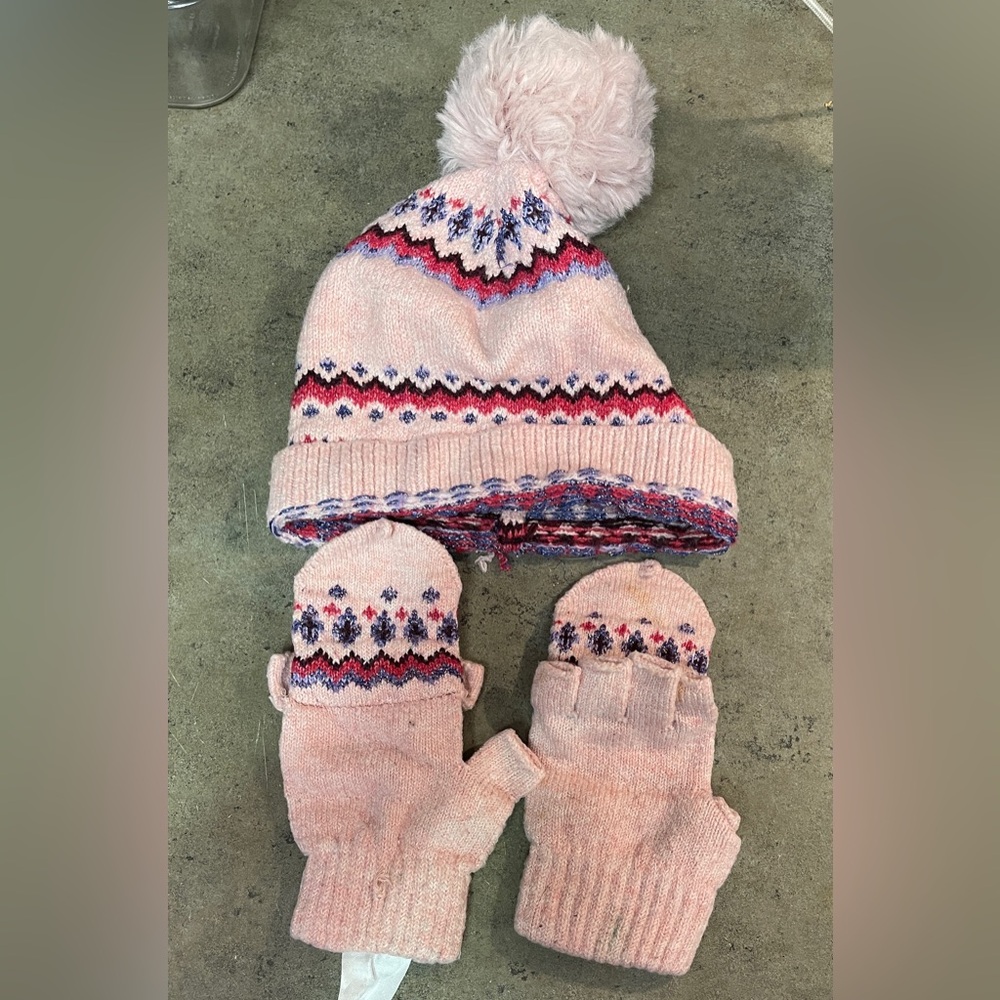 Talla Unica knit cap and fingerless mittens